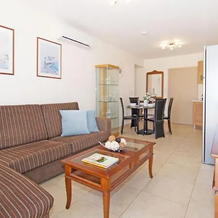 Zoe Apartment *